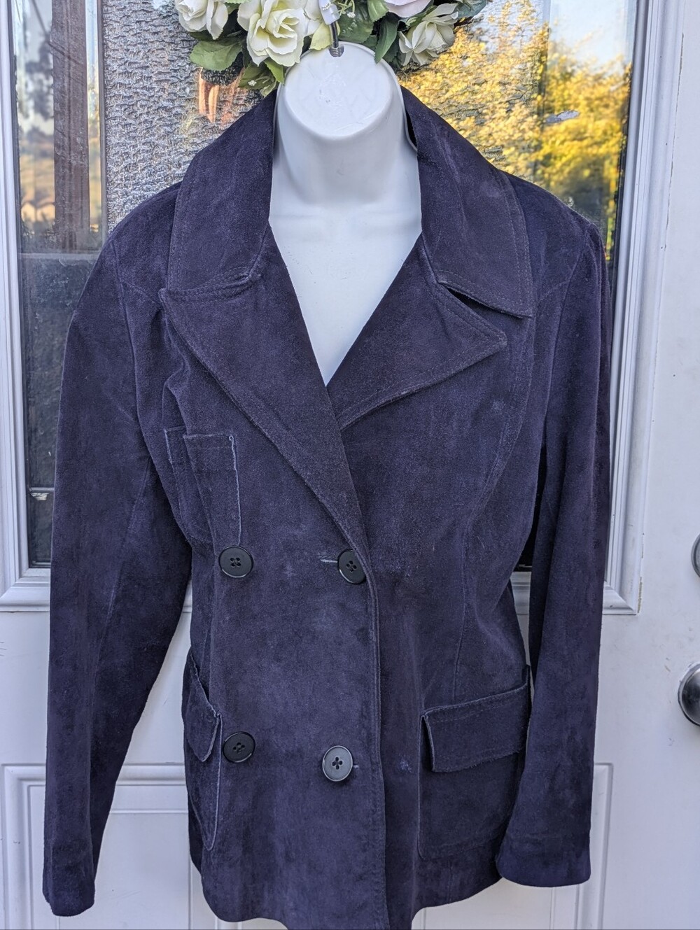 Beautiful vintage purple suede jacket With Silk Lining. - Picture 3 of 13